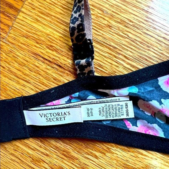 VICTORIAS SECRET DEEP V PLUNGE PUSH UP BRA 💗 - Picture 5 of 5